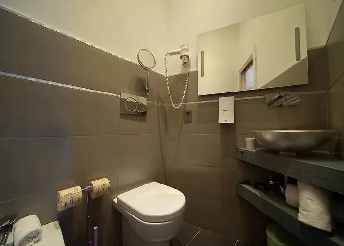 Irooms Jacuzzi Pensión